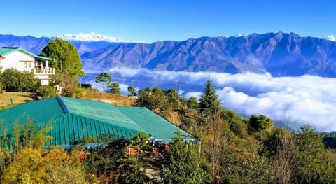 Tehri Retreat, Sursingdhar-Kanatal & Tehri, by Himalayan Eco Lodges Vacation rental in Uttarakhand