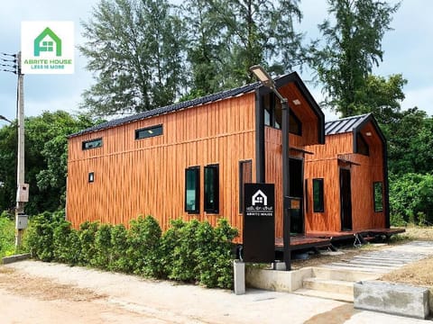 Entire house - 2 Tiny houses on Koh Lanta only 2 minutes walk to the beach Vacation rental in Sala Dan