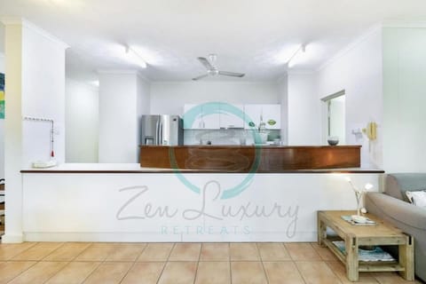 ZEN FORESHORE Cozy 2-BR, 2-BA Holiday Home + Pool Apartment in Cunjevoi Crescent