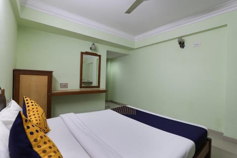 SPOT ON Hotel Hilltop Vacation rental in Vadodara