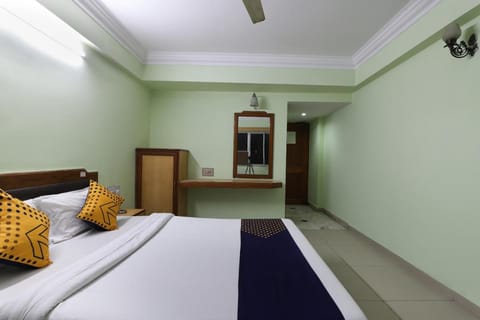 SPOT ON Hotel Hilltop Vacation rental in Vadodara