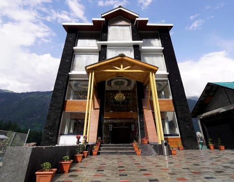 Abhilashi Residency & Spa - Centrally Heated & Air Cooled Vacation rental in Manali