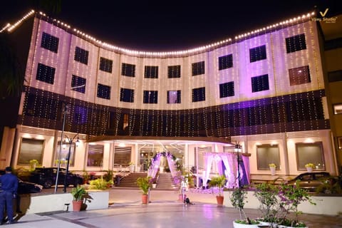 Chinmay Hotel & Resort Vacation rental in Lucknow