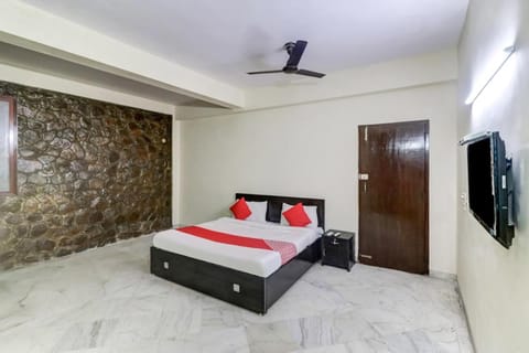 OYO Hotel Neelam Villa Hotel in Noida