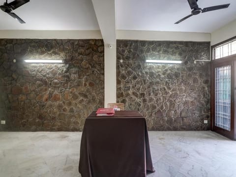 OYO 81972 Hotel Neelam Villa Vacation rental in Noida