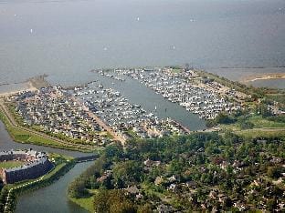 Luxury apartment 9 km. from Rockanje Vacation rental in Hellevoetsluis