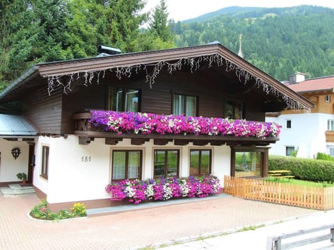 Lovely Chalet with Sauna in Saalbach-Hinterglemm Vacation rental in Viehhofen