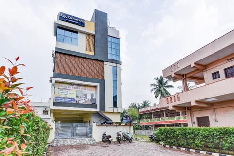 OYO Flagship 83170 Hotel Jaya Grand Vacation rental in Visakhapatnam