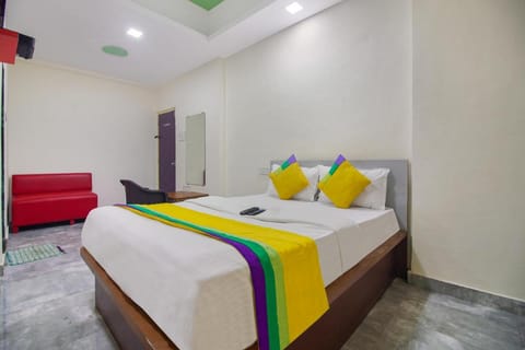 Tanay Lodging And Boarding Hotel in Thane