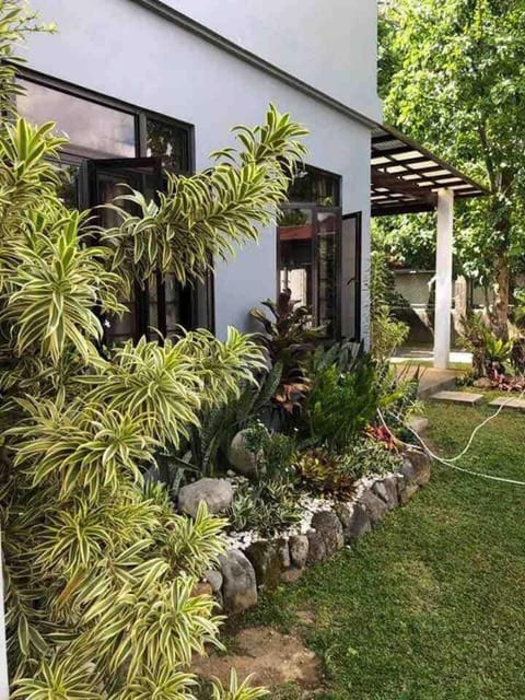 Casa Erlinda, modern newly built 3BR house for 8! Urlaubsunterkunft in Bicol