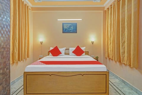 Flagship Abut Guest House Hotel in Noida