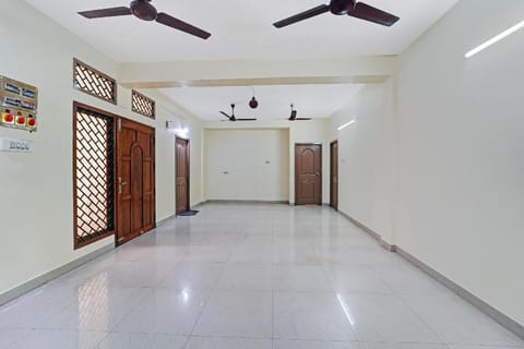 Collection O 83259 Senthamizh Residency Hotel in Chennai
