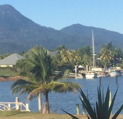 Hinchinbrook Harbour Apartments Apartment in Cardwell