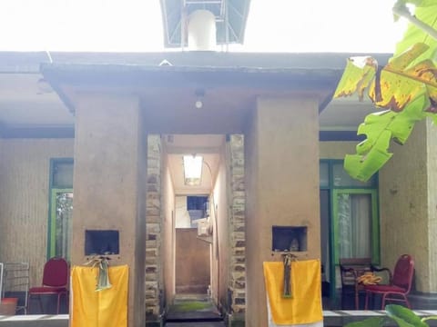 DATON HOUSE near Bali Zoo Ubud Mitra RedDoorz Vacation rental in Sukawati