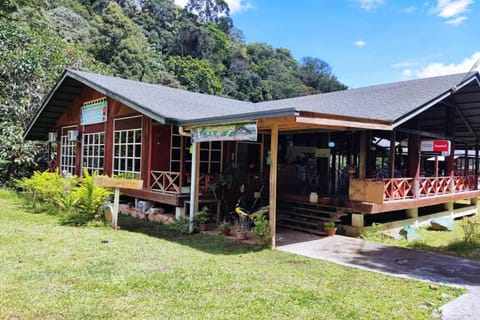 OYO Home 90396 Mahua Rainforest Paradise Hotel in Sabah