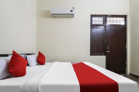 OYO Samrat Residency Hotel in Noida