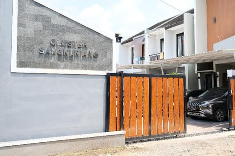 KnK House Syar'i - Perfect for Big Family Urlaubsunterkunft in Parongpong