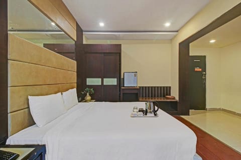 OYO Townhouse 707 Grand Krishna Hotel in Hyderabad