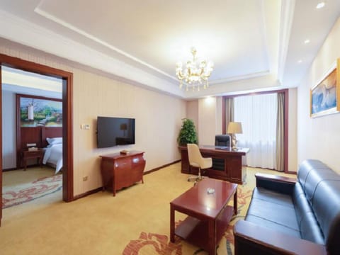 Vienna Hotel Qinghai Golmud Huanghe Middle Road Vacation rental in Qinghai