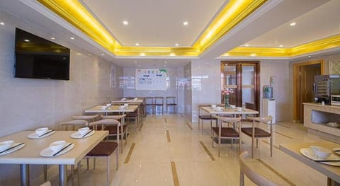 Vienna Hotel Hubei Xiaogan Beijing Road Vacation rental in Wuhan