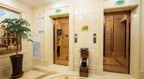 Vienna Hotel Qinghai Xining Deling Halu City East Wanda Plaza Vacation rental in Qinghai