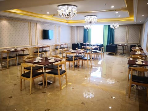 Vienna Hotel Qinghai Xining Dashizi Mojia Street Vacation rental in Qinghai