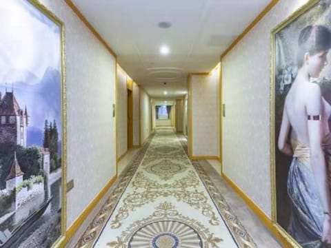 Vienna Hotel Qinghai Xining Dashizi Mojia Street Vacation rental in Qinghai