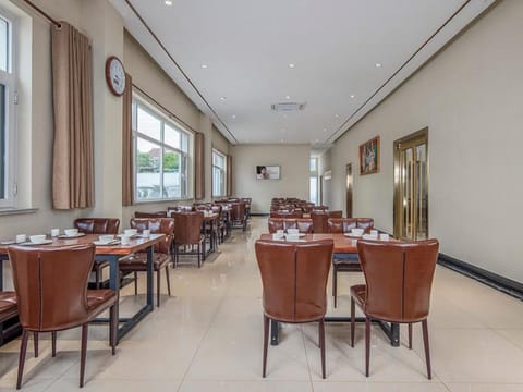 Vienna Hotel Shandong Qingdao Jiaodong International Airport Hai'er Avenue Vacation rental in Qingdao