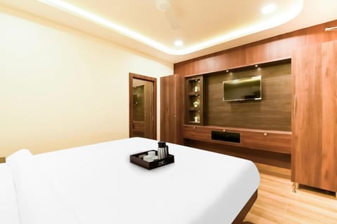 Super OYO Townhouse 73421 Richmond Hotel in Visakhapatnam