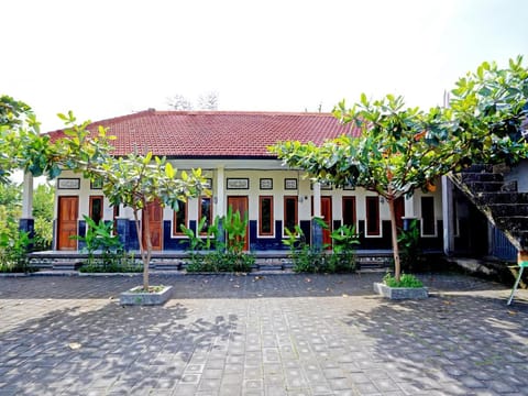 OYO 90860 Tunjung Sari 8 Hotel in Kuta Selatan