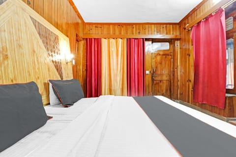 Collection O 84894 Hotel River Bank Hotel in Manali