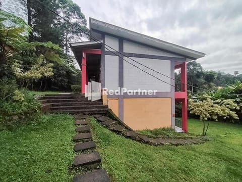 Kampung Resort Pertiwi RedPartner Hotel in Cisarua