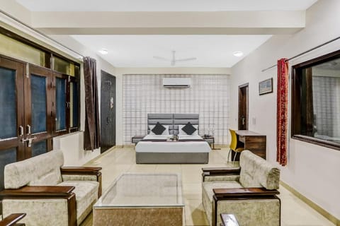 OYO Townhouse 797 Essendi Hospitalities Llp-2 Hotel in Noida