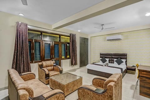 OYO Townhouse 797 Essendi Hospitalities Llp-2 Hotel in Noida
