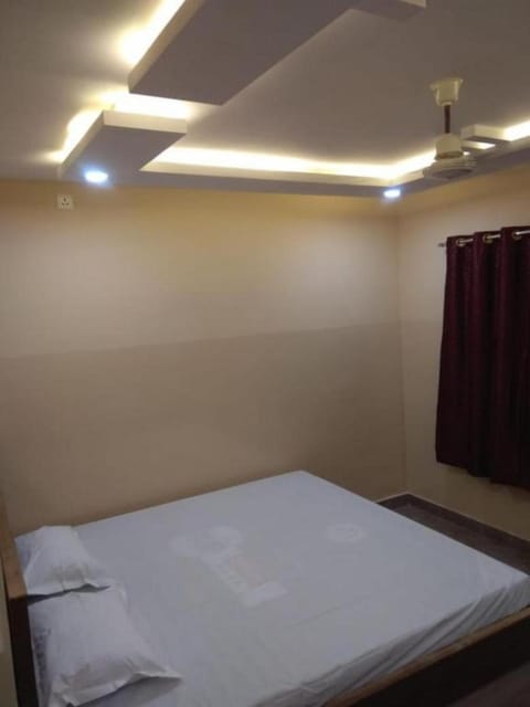 Goroomgo New Moon Inn Swargadwar Puri Hotel in Puri