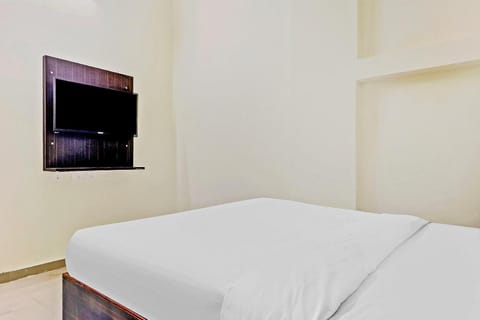 OYO 84816 Shirdhi Crystal Hotel in Hyderabad