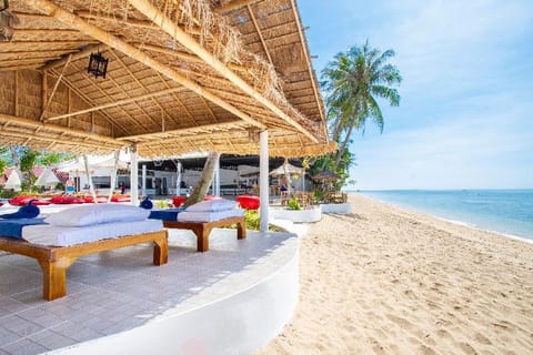 Bungalow confortable avec piscine  vue sur l'ocean Vacation rental in Sala Dan