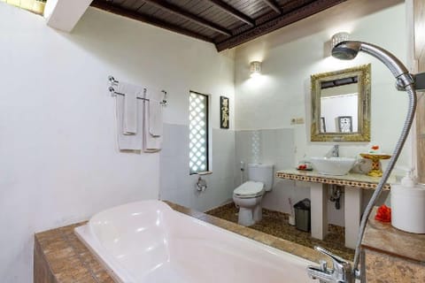 Secluded Private Resort 12 BR Sleep 24 w Swim Pool Villa in Marga