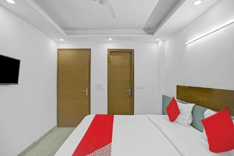 OYO Sunrise Villa Near Qutab Minar Metro Station Hotel in New Delhi