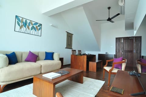 Apartment L4-5, Oceanfront Condos, Galle, Sri Lanka Vacation rental in Galle