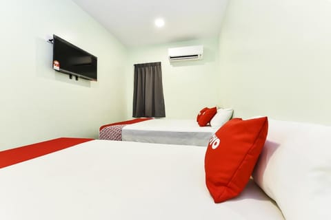 OYO 90445 Th Hotel Vacation rental in Bahau