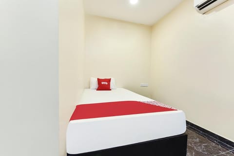 OYO 90445 Th Hotel Vacation rental in Bahau