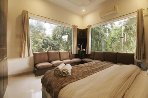 OYO Home Cozyhome By Evanka Elite Apartment in Dehradun