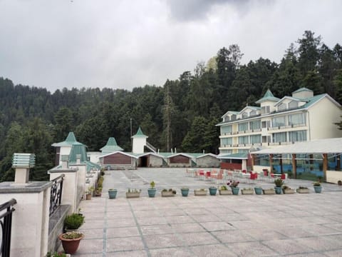 Goroomgo Hill Top Courtyard Shimla  Vacation rental in Shimla