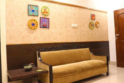 CrossRoads Apartment Hotel Bed and Breakfast in Kolkata