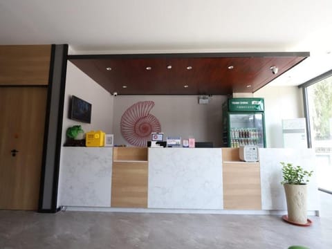 Shell Hotel Shandong Qingdao Chengyang District Qingdao Agricultural University Metro Station Vacation rental in Qingdao