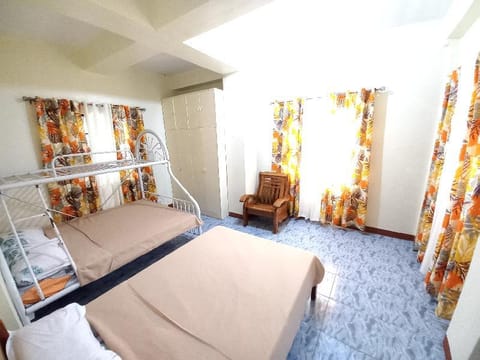 Elle's place (entire apartment with free parking) Condominio in Baguio
