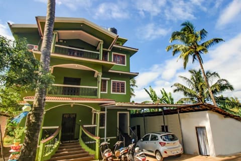 Super OYO Pradeep Guest House Near Baga Beach Vacation rental in Baga