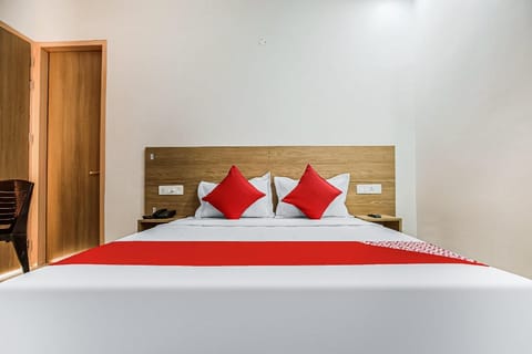 OYO Flagship 87296 Hotel Hometown Inn Vacation rental in Chandigarh