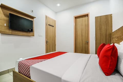 OYO Flagship 87296 Hotel Hometown Inn Vacation rental in Chandigarh